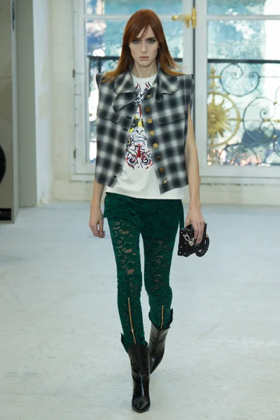 Look 24